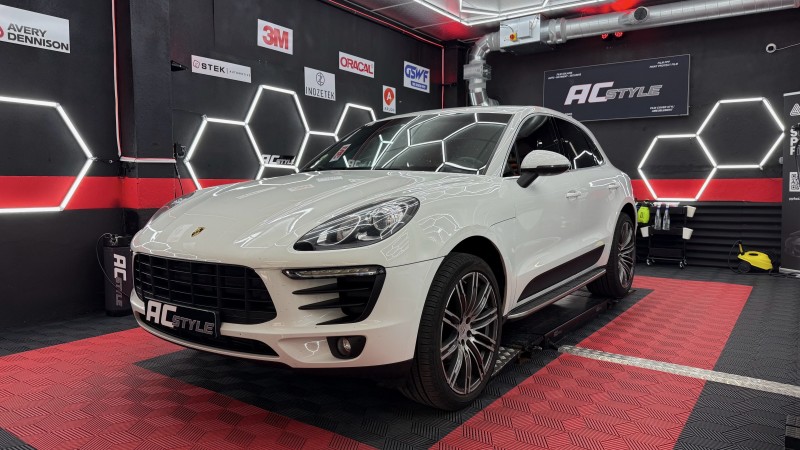 Vitres teintées avant et arrière sur Porsche Macan. Style et élégance.
Écrouves à 2min de Toul, 20min de Nancy, 45min de Metz et 55min de Épinal 