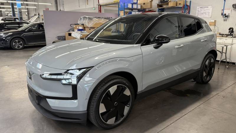Pose d'un film solaire teinté 80% sur Volvo EX30 Chez Volvo à Nancy garantie 10 ans