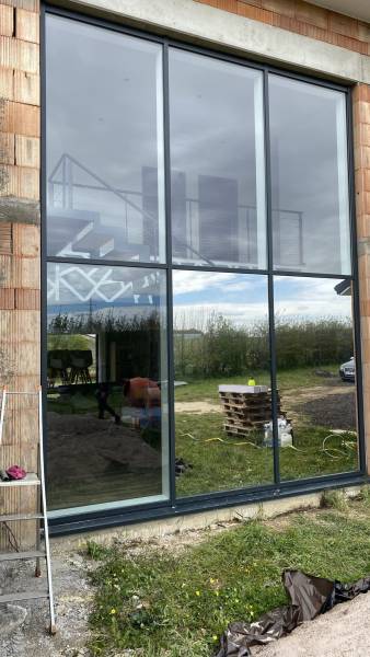 Pose de film solaire pour maison contre chaleur et vis-à-vis à proximité d'Épinal